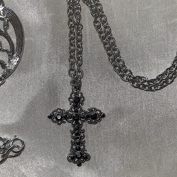 Fleur De Lis Filigree Jewelry Lot 2-Necklaces 2-Pair Earrings 1-Ring 1-Bracelet - Picture 14 of 15